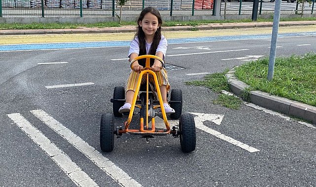 Erenler'de çocuklar hem öğreniyor hem eğleniyor