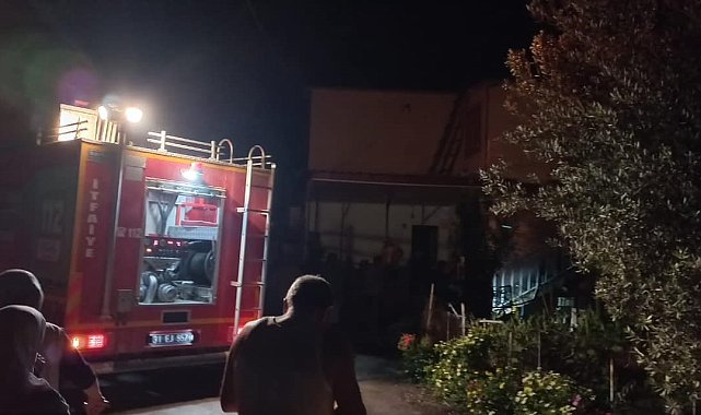 Erzin'de yanan ev kullanılmaz hale geldi