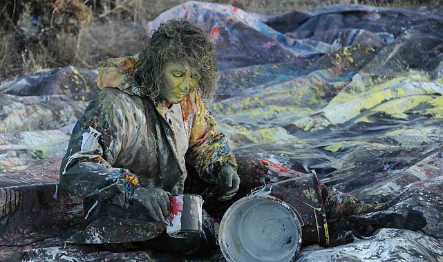 Erzincan'da profesörden sıra dışı sanat performansı