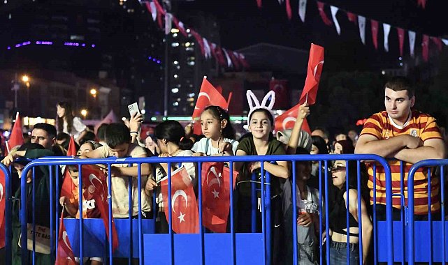 Esenyurt 2. Gençlik Festivali GençFest'te dereceye giren sporcular ödüllerini aldı