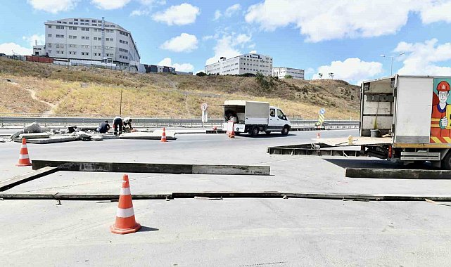 Esenyurt'ta 3 ana arteri birbirine bağlayan kavşakta çalışma