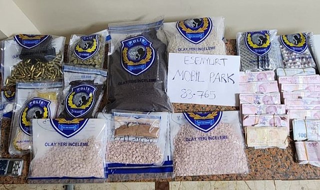 Esenyurt'ta baskın düzenlenen evden uyuşturucu fışkırdı