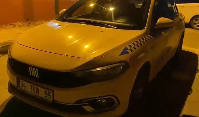 Esenyurt'ta ticari taksiyi kaldırımda sürdü: O anlar kamerada