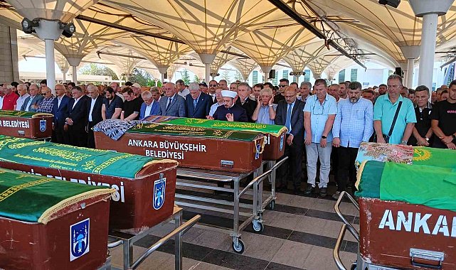 Eski Bakan Şener'in oğlunun öldürdüğü anneannesi son yolculuğuna uğurlandı