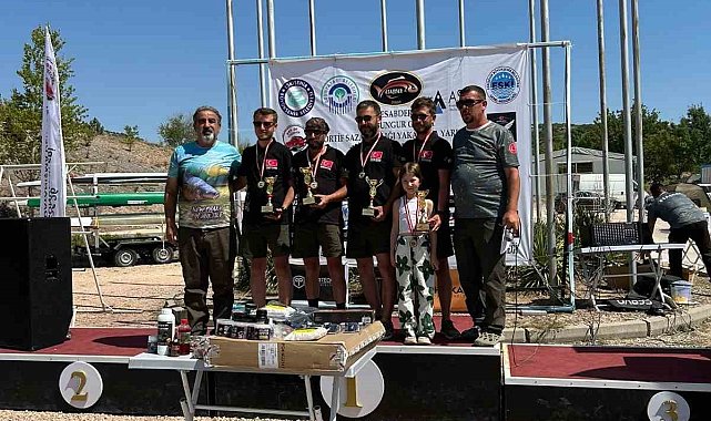 Eskişehir'de düzenlenen sazan yakalama yarışması nefes kesti