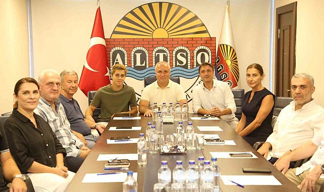 Eskrim dünya şampiyonundan Başkam Erdem'e ziyaret