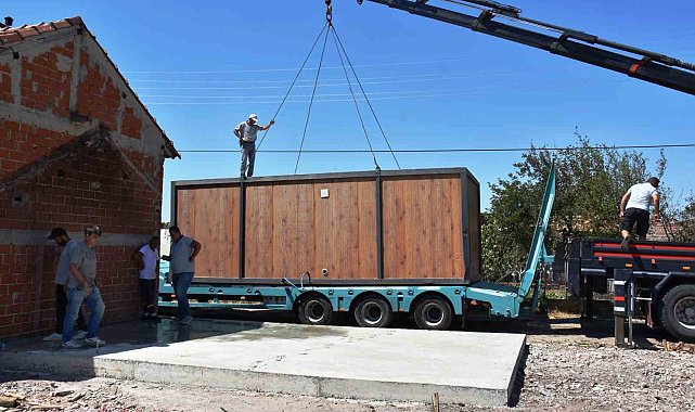 Evi yanan yaşlı kadına destek