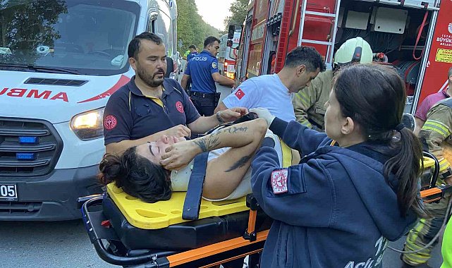 Eyüpsultan'da otomobil ormanlık alana uçtu: 2 yaralı
