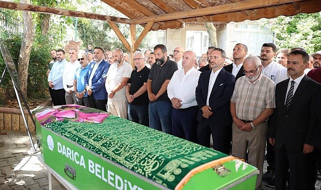 Fahrettin Altun teyzesinin cenaze törenine katıldı