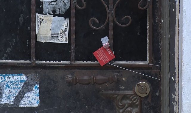 Fatih'te çöken binada alınan tedbirler devam ediyor