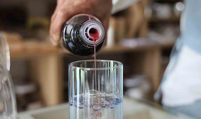 Faydaları saymakla bitmeyen lezzet: Karadut özü