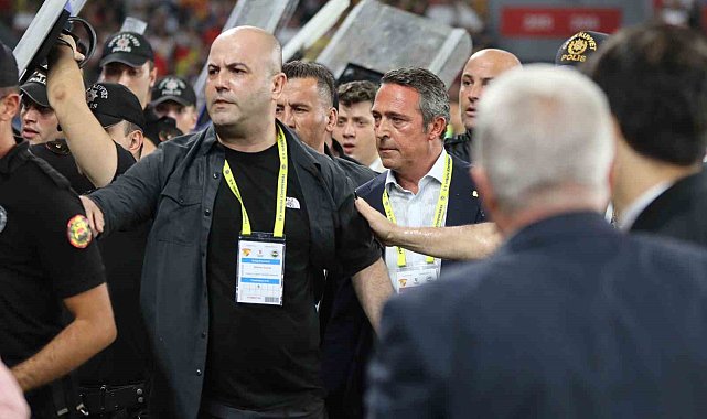 Fenerbahçe Başkanı Ali Koç'a yabancı madde atıldı