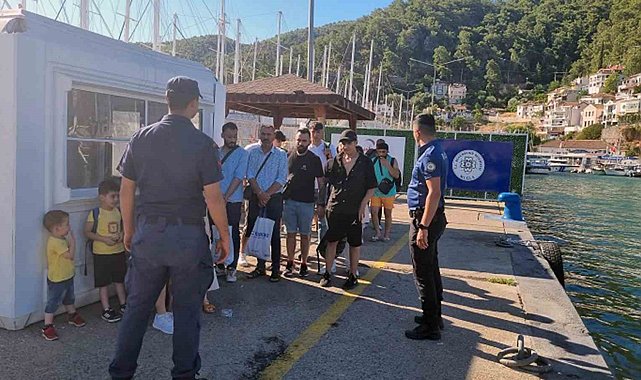 Feribotta 2 göçmen kaçakçılığı şüphelisi ile 16 düzensiz göçmen yakalandı