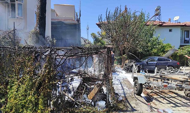 Fethiye'de çıkan yangında depo ve araba alevlere teslim oldu