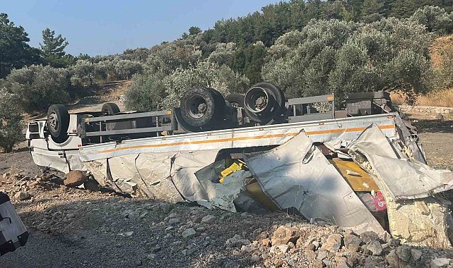 Freni tutmayan tır ters döndü, sürücüsü kazadan burnu bile kanamadan kurtuldu