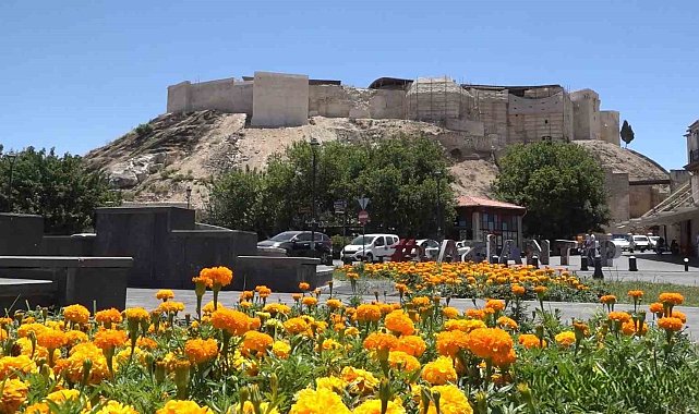 Gaziantep Kalesi'nin restorasyonu 40 derece sıcağa rağmen devam ediyor