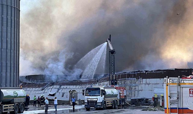 Gaziantep'teki yangına müdahale sürüyor