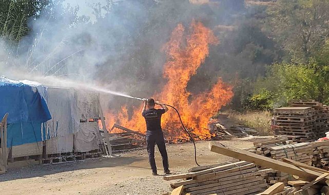 Gazipaşa&#039;da alev alan paletler küle döndü