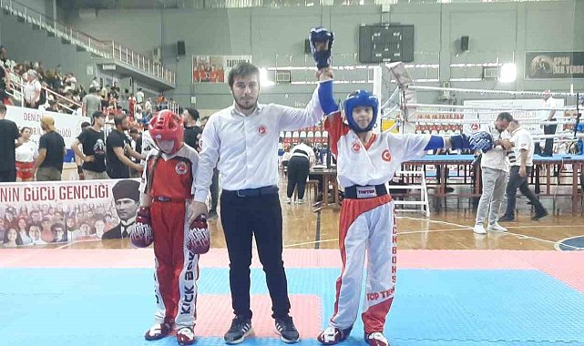 Gediz kickboks takımı Denizli'de yapılan turnuvadan madalyalarla döndü