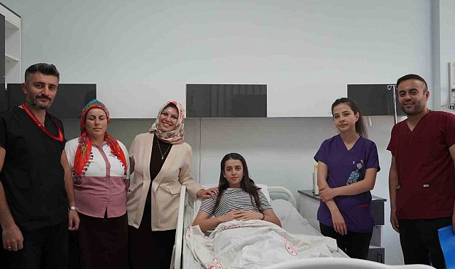 Genç hastanın karaciğerlerinde oluşan 10 santimlik kist kapalı ameliyat ile giderildi