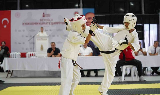 Genç karateciler, Beyoğlu Kyokushin Karate Şampiyonası'nda yarıştı