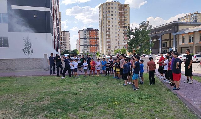 Gençler, yangın konusunda bilgilendirildi