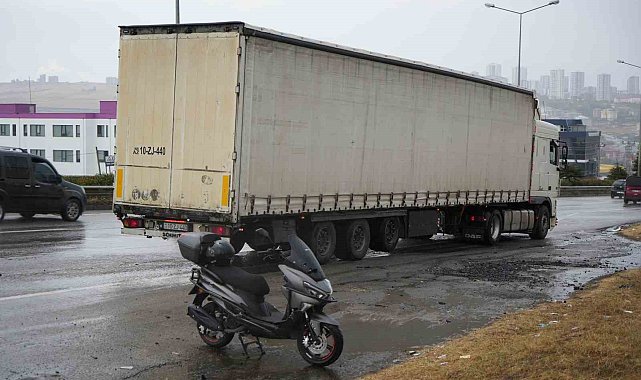 Geri geri giden tır, motosiklete çarptı: 1 yaralı
