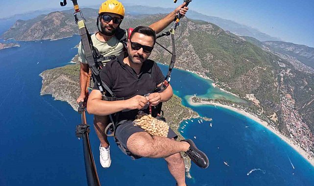 Gökyüzünde yer fıstığı keyfi