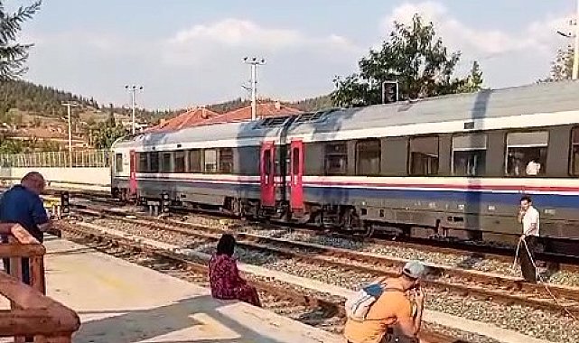 Göller Ekpsresi arıza yapınca yolcular sıcakta kaldı