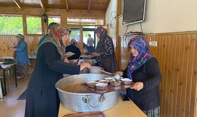 Gölpazarı Öğretmenevi Müdürlüğü'nden aşure ikramı