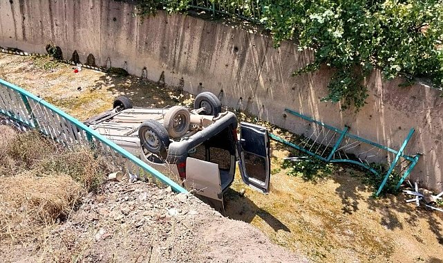 Gümüşhane'de araç dere yatağına yuvarlandı: 1 ölü, 2 yaralı