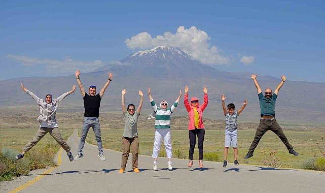 Gümüşhaneli dağcılar 12. kez Türkiye'nin zirvesinde