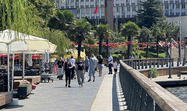 Güzel havayı gören sahile koştu