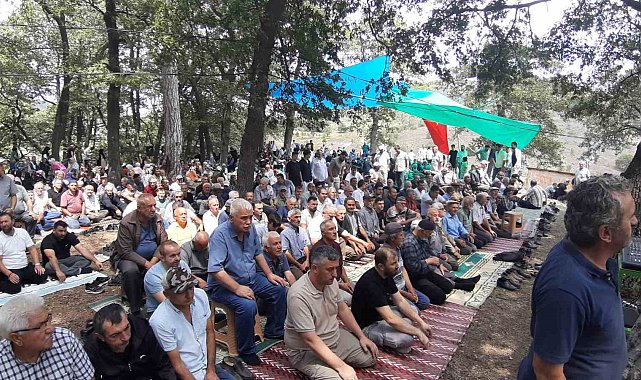 Hacet Bayramı'nda yüzlerce kişi yağmur duası yaptı