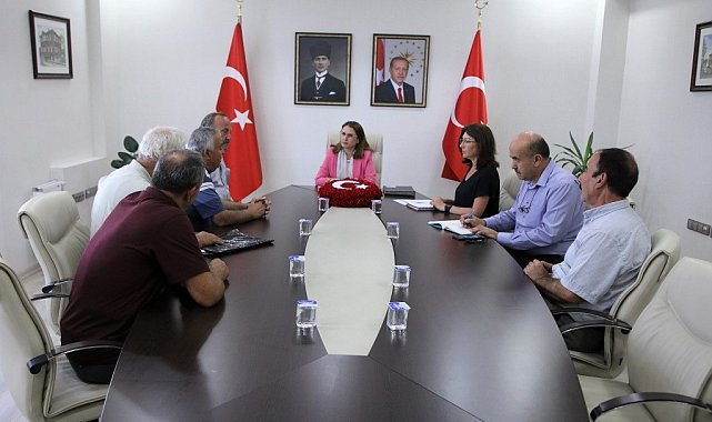 Halk gününde vatandaşların dertlerini dinledi