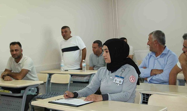 Hatay'da deprem enkazından sağ kurtulan depremzede Şırnak'ta afet gönüllüsü oldu