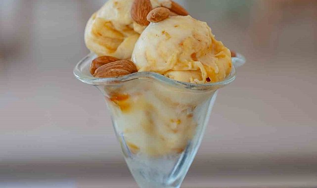 Hem sağlıklı, hem lezzetli: "Keçi sütü ballı bademli dondurma"