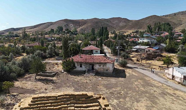 Her yanında Yazıcıoğlu'nun hatıraları var, restore edilerek yeniden eğitime kazandırılması isteniyor