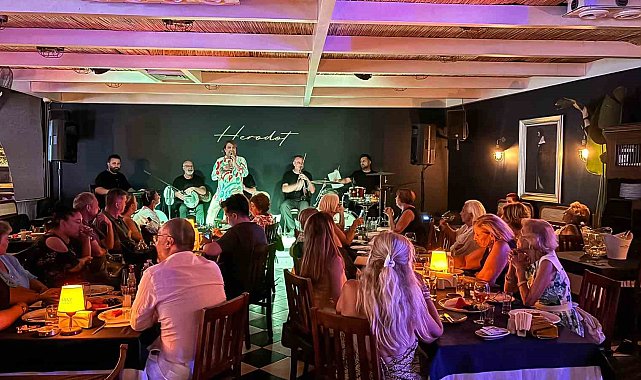 Herodot Beach Hotel'de Gökhan Sezen ile keyifli cuma geceleri