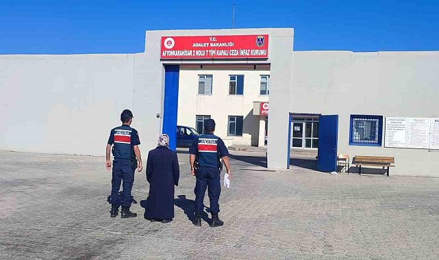 Hırsızlık suçundan aranan şahsı jandarma yakaladı