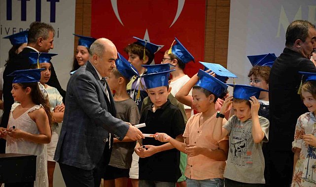 Hitit Çocuk Üniversitesi'nde mezuniyet heyecanı