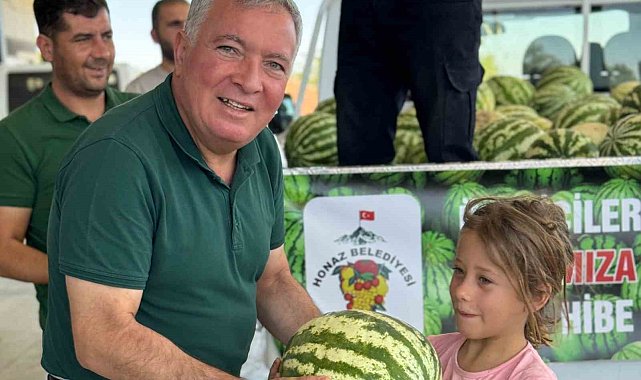 Honaz Belediyesi hem üreticiyi hem de vatandaşı sevindirdi