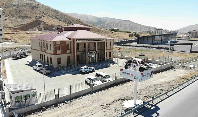 Hurdaya dönen araçla sürücüler kazalara karşı uyarılıyor