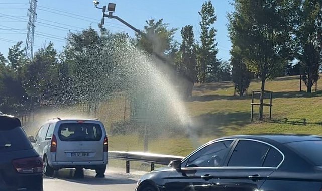 İBB'nin sulama sistemi bozuldu, sürücüler araçlarını E6 da yıkamaya başlayınca trafik kilitlendi