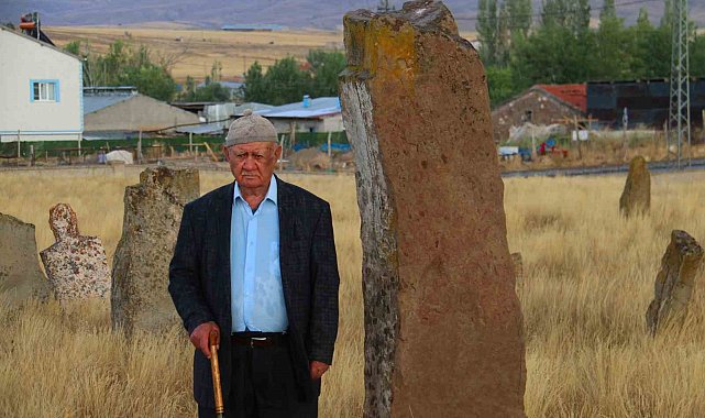 İki asırlık sahipsiz mezarlar sırrını koruyor