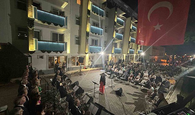 İnegöl Belediyesi Türk Müziği Korosu Oylat'ta konser verdi