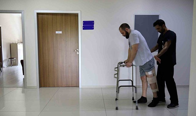 İngiltere'de kaybettiği yürüme kabiliyetini Eskişehir'de kazanmaya başladı