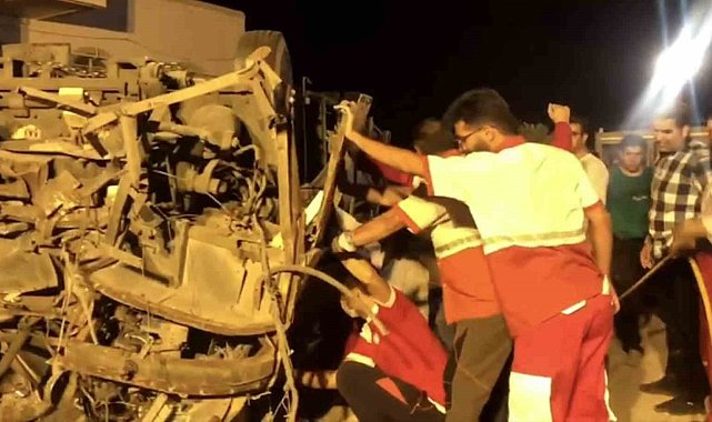 İran'da Pakistanlı yolcuları taşıyan otobüs devrildi: 28 ölü, 23 yaralı