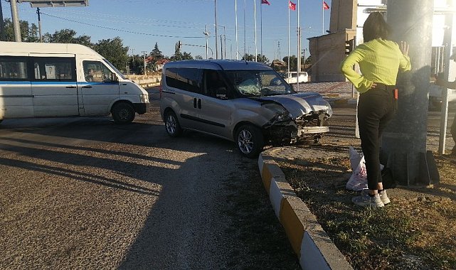 Isparta'da hafif ticari araç ile cip çarpıştı: 1 yaralı