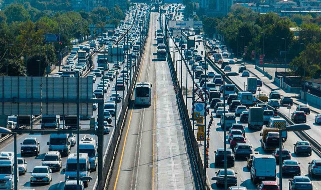 İstanbul E-5'te trafik kaosu